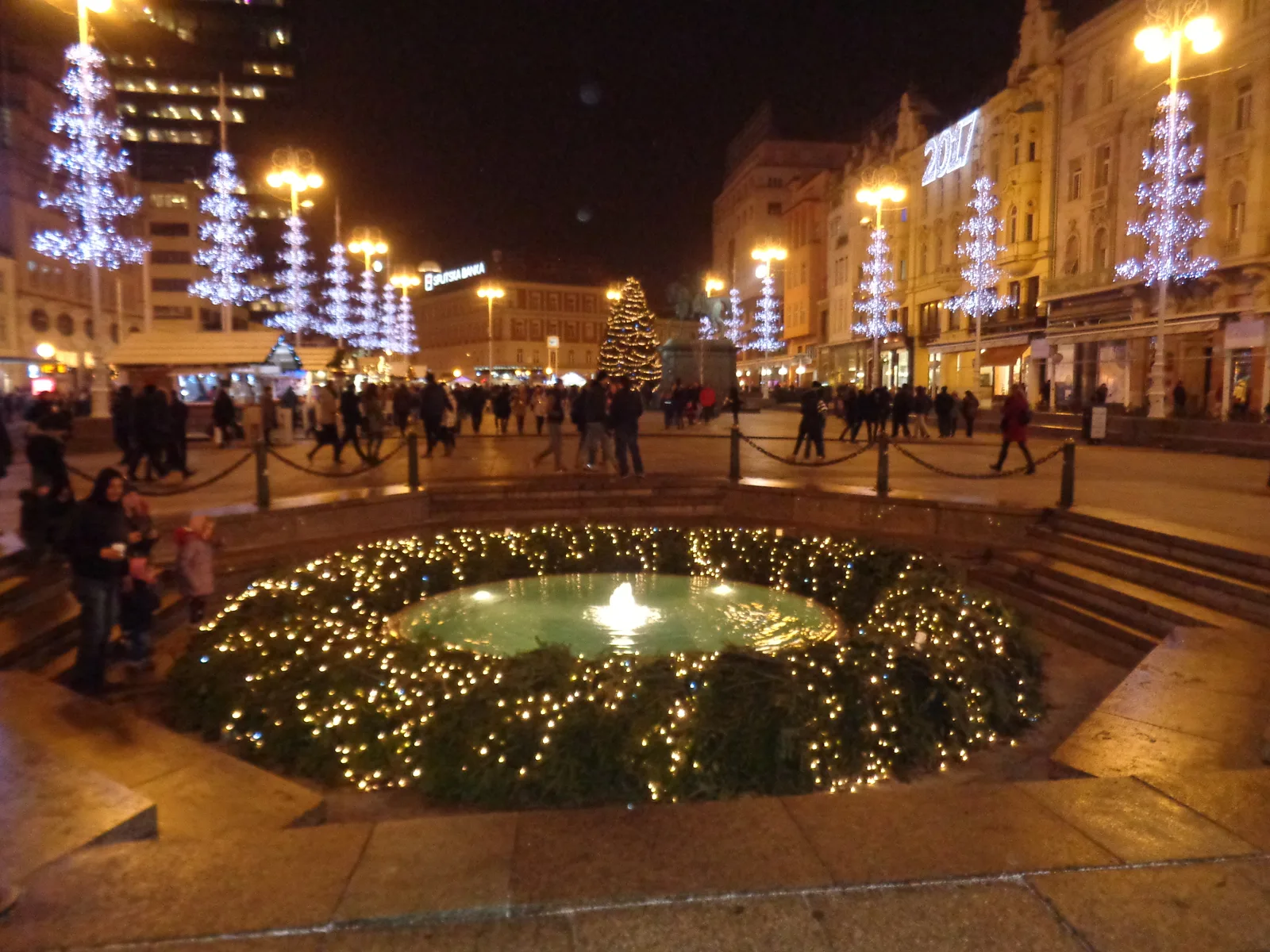 Manduševac fountain and Ban Jelačić Square decorated with Christmas lights
