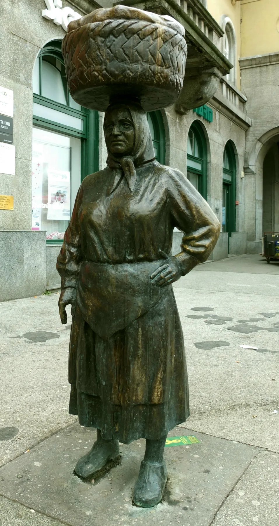 Bronze Kumica Barica market-woman statue beside Zagreb's Dolac Market