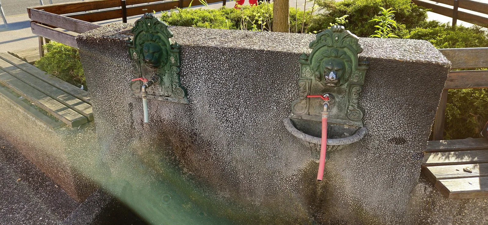 Public drinking-water fountain operating beside a Zagreb pavement at Kvatrić