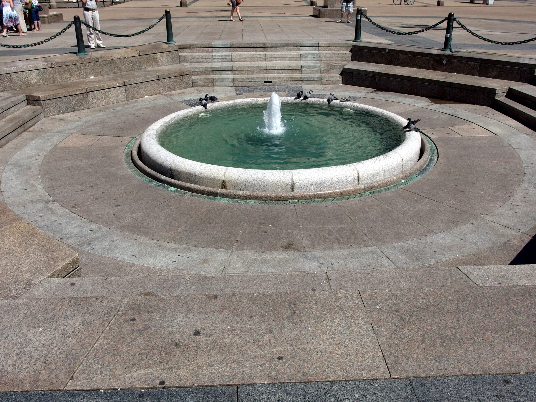 Manduševac's low circular basin with its central water jet operating