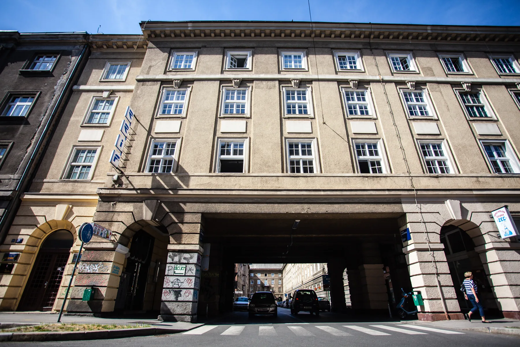 Large arched vehicle and pedestrian passage through the building at Martićeva 29