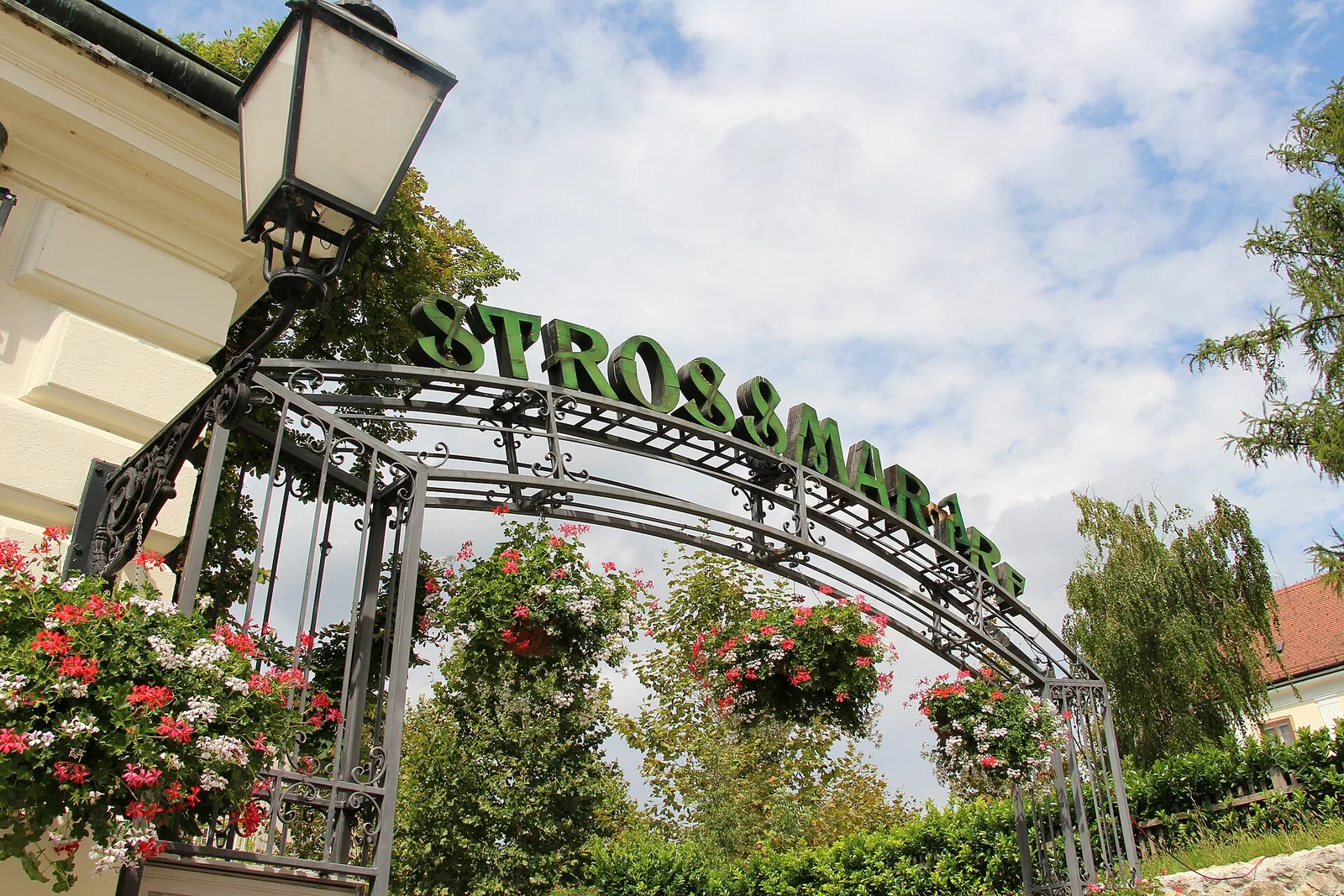 Flower-decorated Strossmartre event arch on Strossmayer Promenade