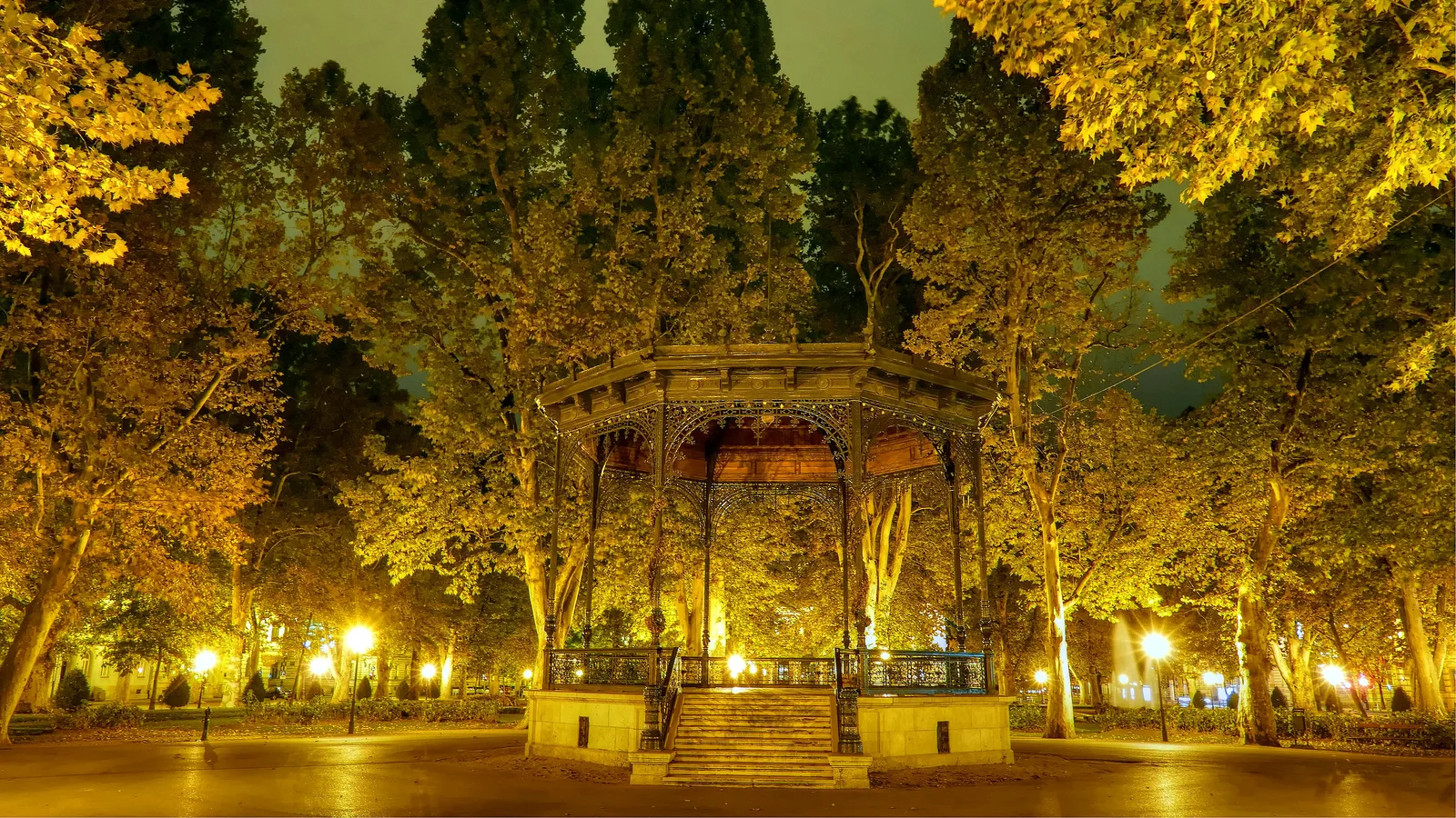 The illuminated music pavilion in Zrinjevac Park at night